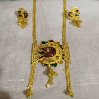 WOMEN’S STYLISH TRADITIONAL GOLDEN LONG NECKLACE SET