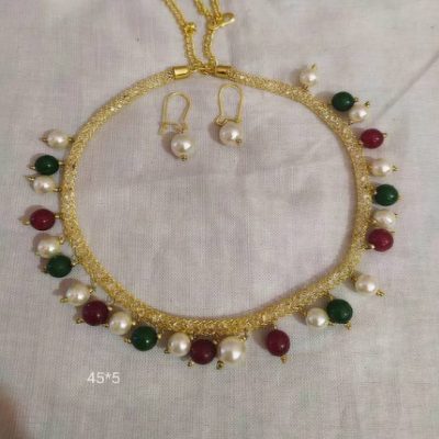 WOMEN'S GOLD TONE ETHNIC MOTI CHOKER