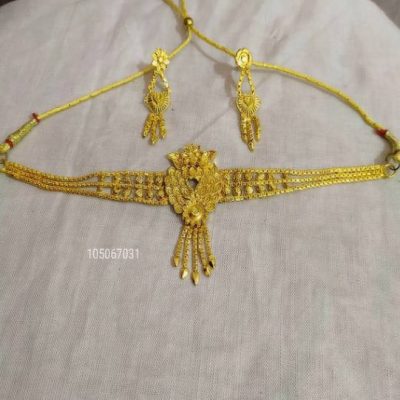 WOMEN’S STYLISH TRADITIONAL GOLDEN CHOKER SET