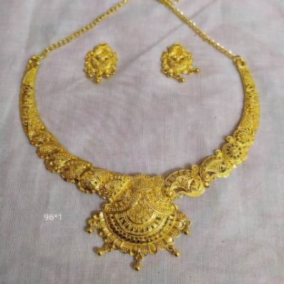 WOMEN’S STYLISH TRADITIONAL GOLDEN NECKLACE SET