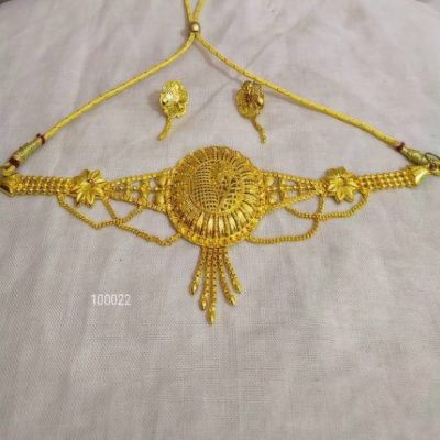 WOMEN’S STYLISH TRADITIONAL GOLDEN CHOKER SET